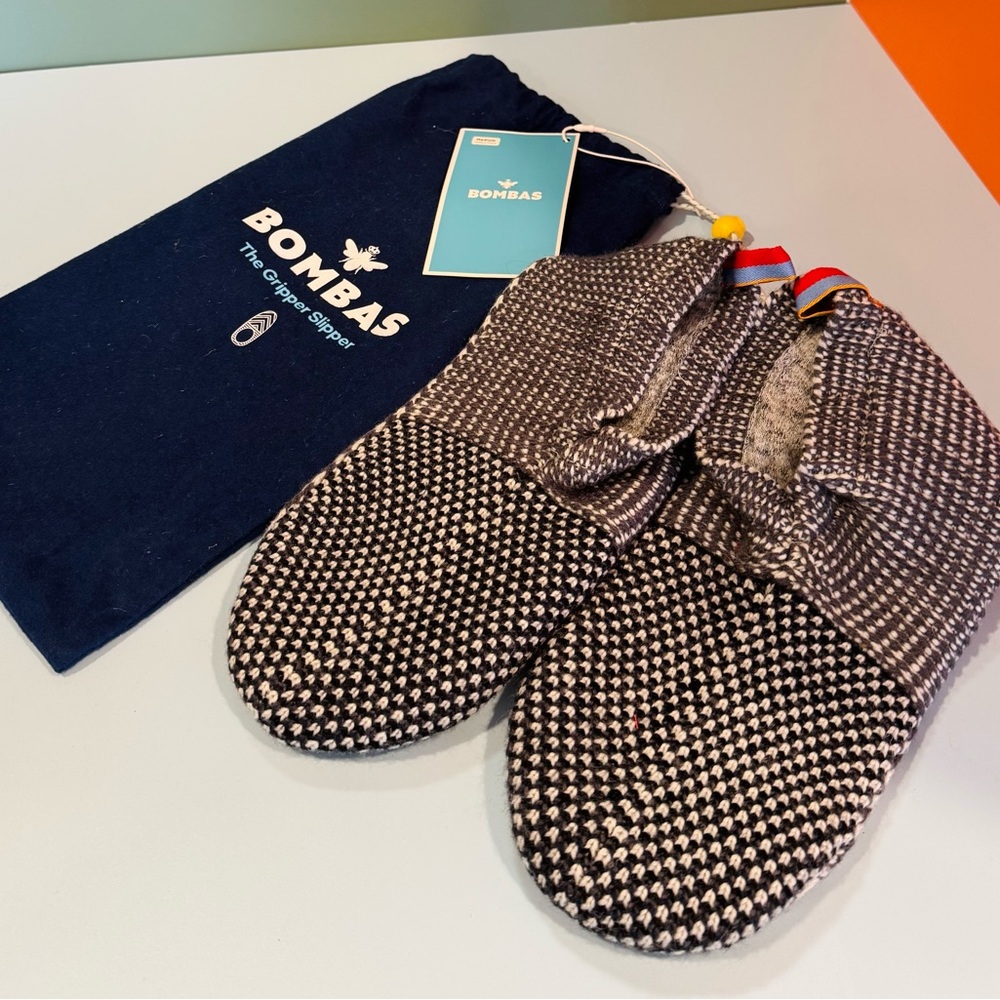 Bombas Men’s Gripper slippers - Size: Medium - NWT! - Picture 4 of 4